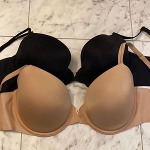 2 Victoria’s Secret bras 34DD